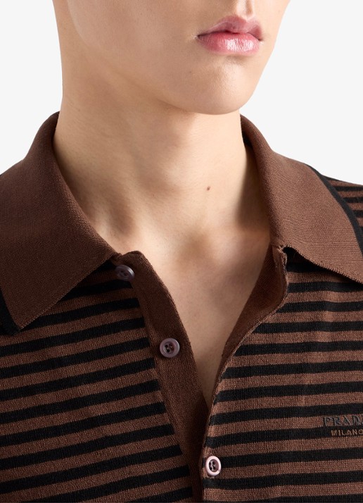 Prada Fijngebreide regular fit polo met streepprint en logoborduring - detail 6 donkerbruin