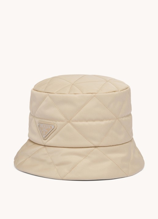 Prada Gewatteerde bucket hoed met logo - voorkant gebroken wit
