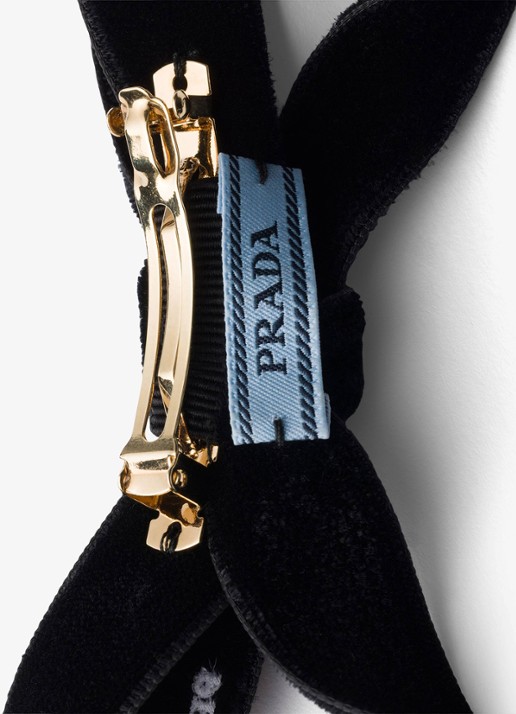 Prada Haarclip van fluweel met logo - detail 3 zwart