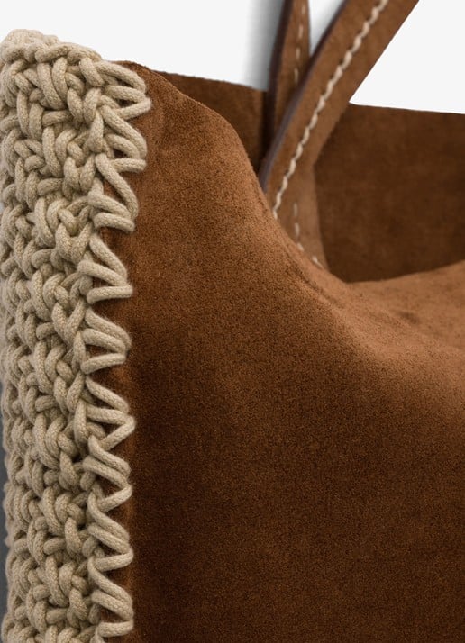 Prada Large shopper van kalfssuède met crochet details - detail 3 donkerbruin