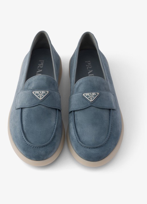 Prada Loafer van kalfssuède - detail 4 blauw