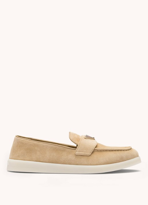 Prada Loafer van suède met logo - voorkant 2 beige
