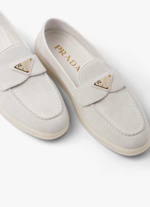 Prada Loafer van suède met logo - detail 4 ivoor