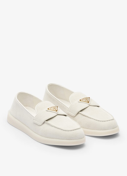 Prada Loafer van suède met logo - voorkant ivoor