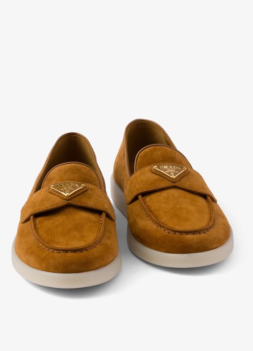 Prada Loafer van suède met logo - detail 4 camel