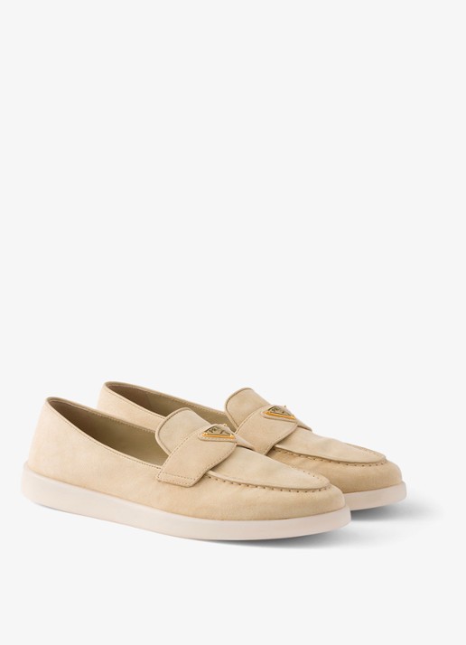 Prada Loafer van suède met logo - voorkant 2 beige
