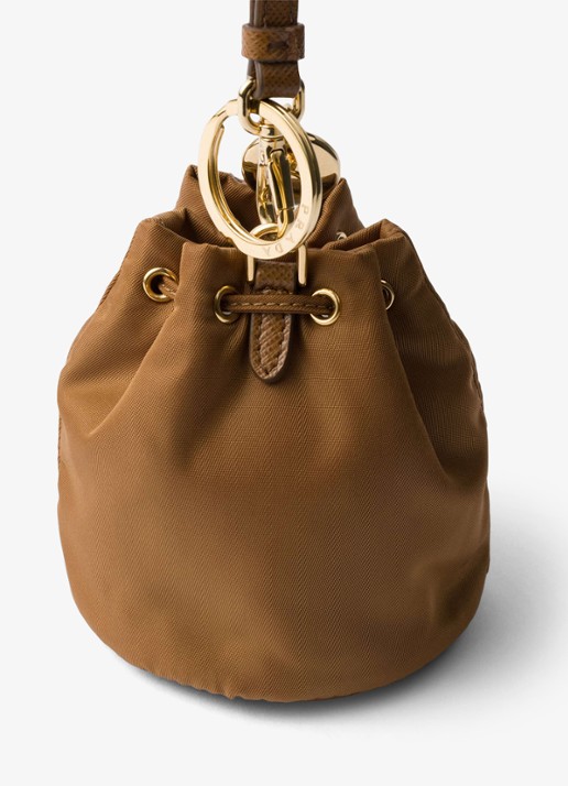 Prada Mini Icon Re-Nylon sleutelhanger met leren details - detail camel