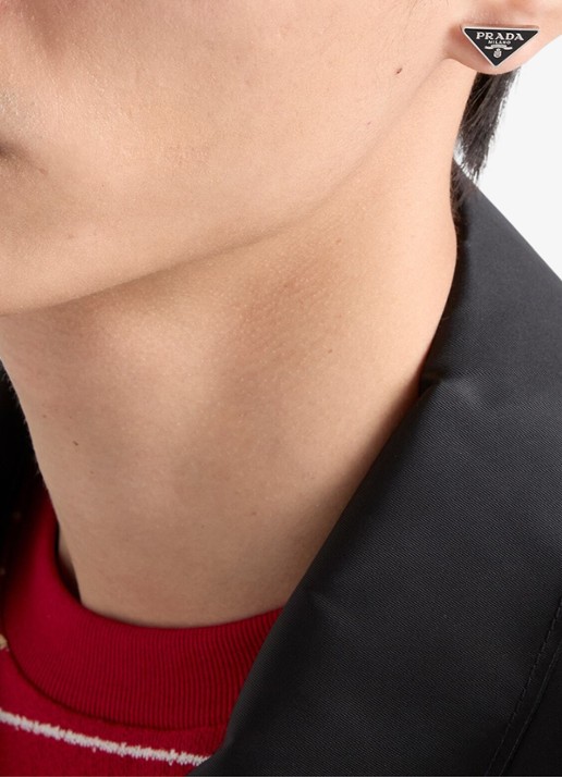 Prada Oorsteker met logo - voorkant 2 zilver