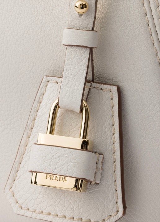 Prada Ouvert Large schoudertas van kalfsleer - detail gebroken wit