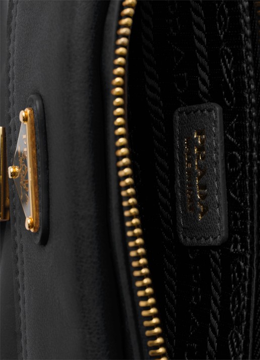 Prada Portemonnee van lamsleer met afneembare schouderriem - detail 6 zwart