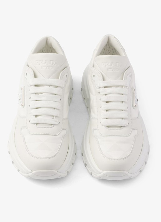 Prada Prax 01 Re-Nylon sneaker met leren details - detail wit