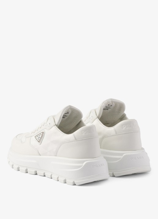 Prada Prax 01 Re-Nylon sneaker met leren details - detail 2 wit