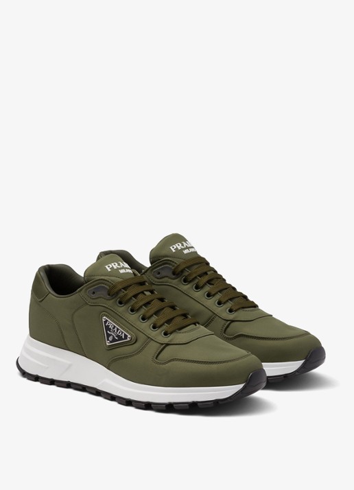 Prada Prax 01 Re-Nylon sneaker met logo - voorkant 3 groen