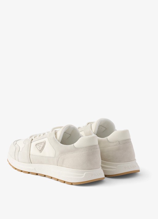 Prada Prax Re-Nylon sneaker met kalfssuède details - achterkant gebroken wit