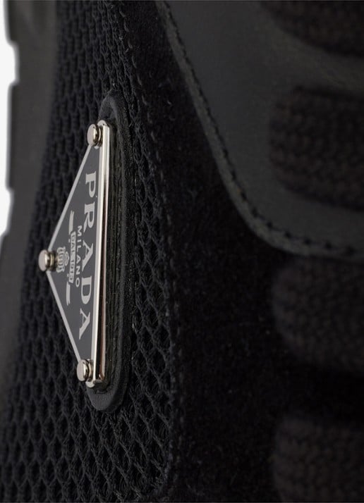 Prada Prax sneaker van leer met mesh details - detail 3 zwart