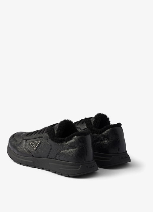 Prada Prax sneaker van leer met schapenvacht - achterkant 3 zwart