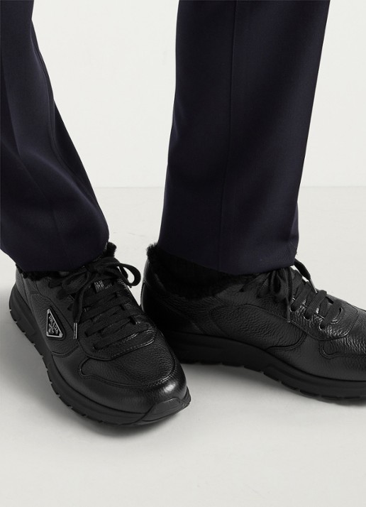 Prada Prax sneaker van leer met schapenvacht - detail 6 zwart