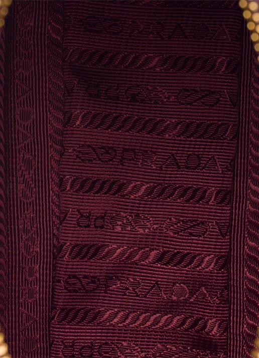 Prada Re-Edition 2005 Re-Nylon schoudertas met leren details - detail 5 bordeauxrood