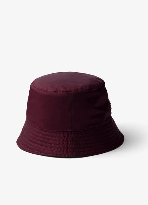 Prada Re-Nylon bucket hoed met logo - detail 2 bordeauxrood
