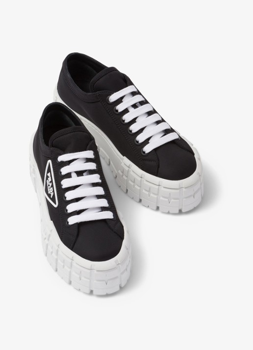 Prada Re-Nylon Double Wheel sneaker met logo en plateauzool - detail 4 zwart