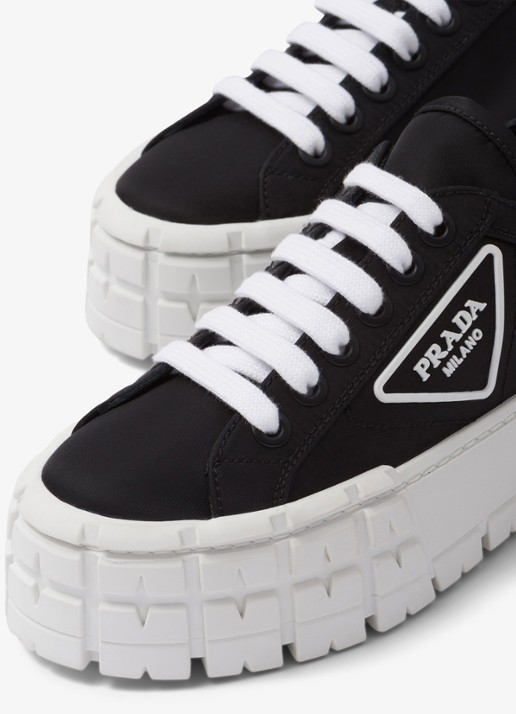 Prada Re-Nylon Double Wheel sneaker met logo en plateauzool - detail 5 zwart