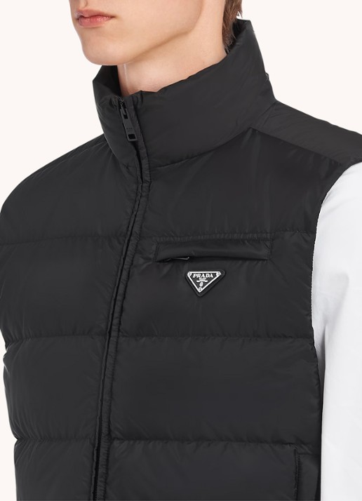 Prada Re-Nylon gewatteerde bodywarmer met donsvulling - detail 2 zwart