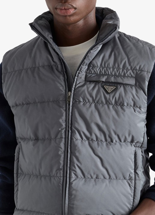 Prada Re-Nylon gewatteerde bodywarmer met donsvulling - detail 2 grijs