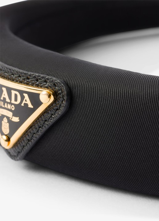 Prada Re-Nylon haarband met logo - detail zwart