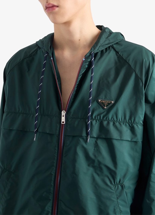 Prada Re-Nylon jack met capuchon en steekzakken - detail 2 donkergroen