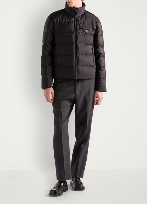Prada Re-Nylon puffer jack met donsvulling - voorkant 2 zwart