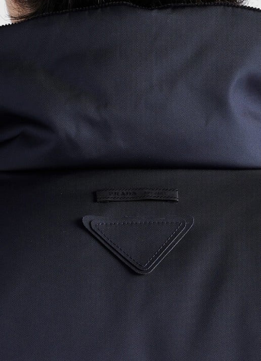 Prada Re-Nylon puffer jack met donsvulling - detail 2 blauw