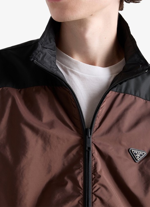 Prada Re-Nylon reversible jack met logo - detail 5 bruin