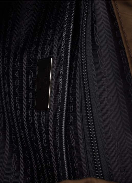 Prada Re-Nylon rugzak met leren details - detail 7 donkerbruin