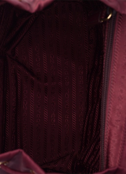 Prada Re-Nylon Small rugzak met logo - detail 6 bordeauxrood