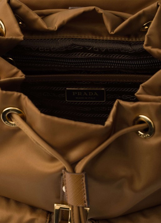 Prada Re-Nylon Small rugzak met logo - detail 4 camel