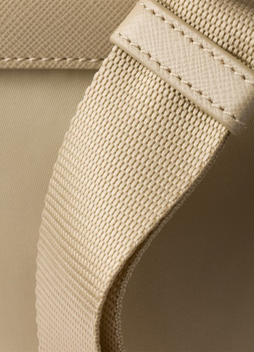 Prada Re-Nylon Small rugzak met logo - detail 5 beige