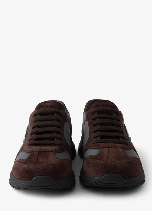 Prada Re-Nylon sneaker met suède details - detail 4 donkerbruin