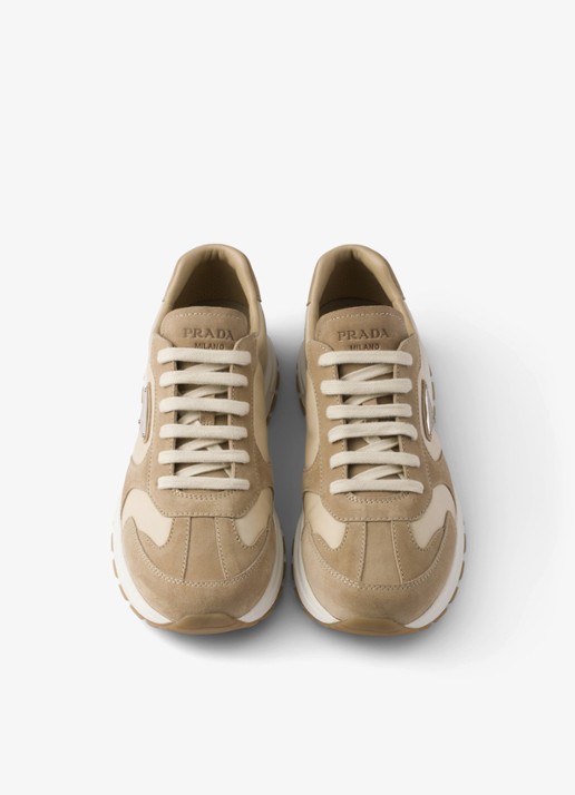Prada Re-Nylon sneaker met suède details - detail 5 beige