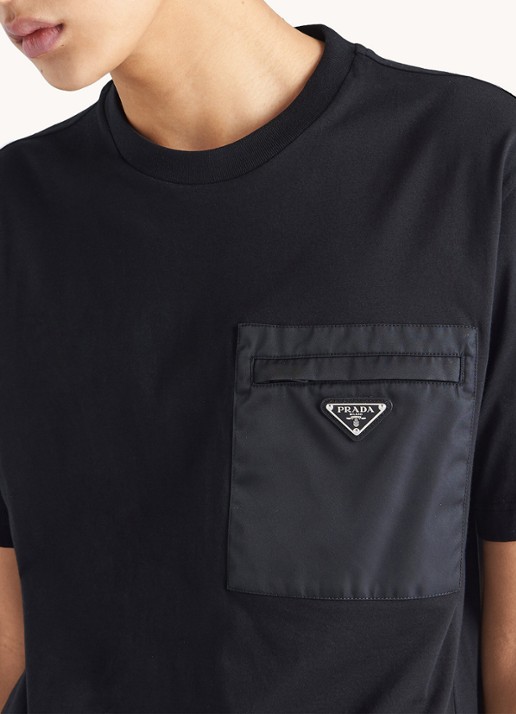 Prada Re-Nylon T-shirt met borstzak en logo - detail 2 zwart