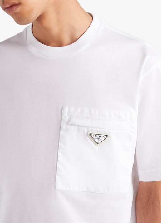Prada Re-Nylon T-shirt met borstzak en logo - detail 4 white