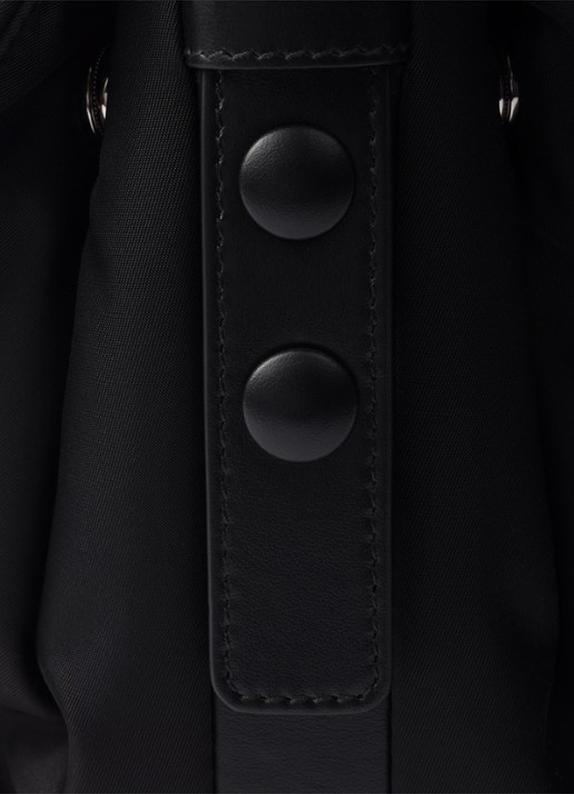 Prada Re-Nylon Traveller Medium crossbodytas met leren details - detail 6 zwart