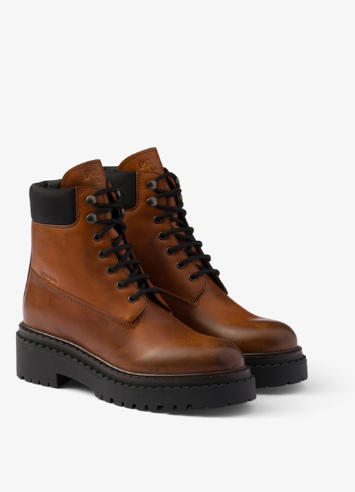 Prada Re-Nylon veterboot van leer - voorkant 3 donkerbruin