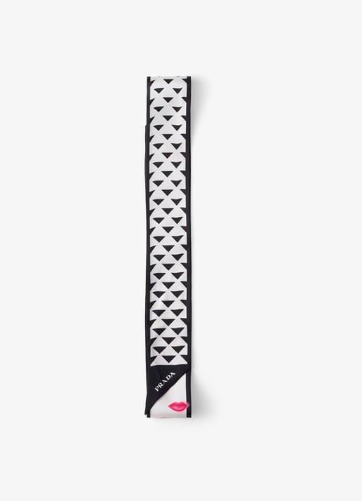 Prada Sjaal van zijde met print 135 x 6 cm - voorkant 2 zwart