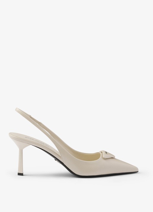 Prada Slingback van lakleer met logo - voorkant 2 gebroken wit