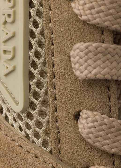 Prada Sneaker met suède details - detail 5 beige