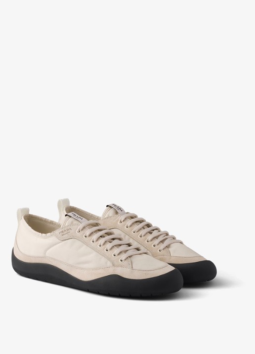 Prada Speedrock Re-Nylon sneaker met suède details - voorkant 2 beige