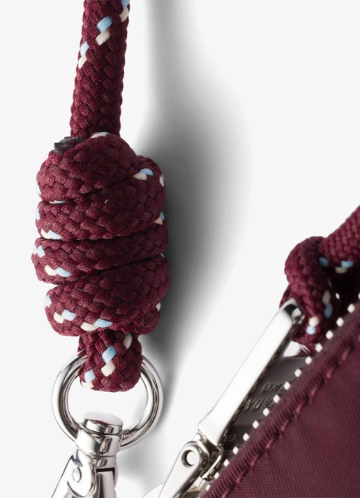 Prada Speedrock Re-Nylon telefoonhoesje met leren details en afneembare schouderriem - detail 3 bordeauxrood