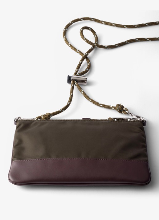 Prada Speedrock Re-Nylon telefoonhoesje met leren details en afneembare schouderriem - achterkant donkergroen
