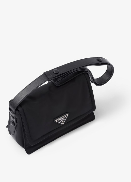 Prada Traveller Re-Nylon Small gewatteerde schoudertas met leren details - detail 3 zwart