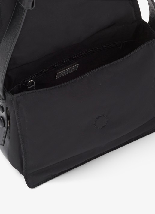 Prada Traveller Re-Nylon Small gewatteerde schoudertas met leren details - detail 4 zwart